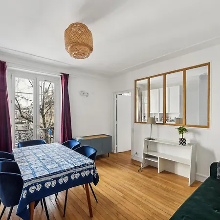 Appartamento Parisien Au Coeur Du 18ème Parigi