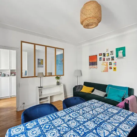 Parisien Au Coeur Du 18eme Apartment