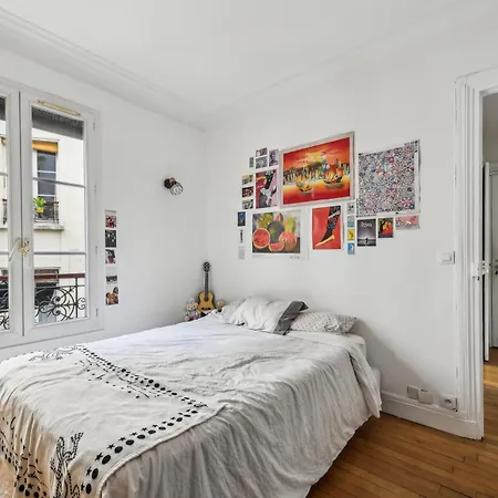 Apartment Parisien Au Coeur Du 18eme